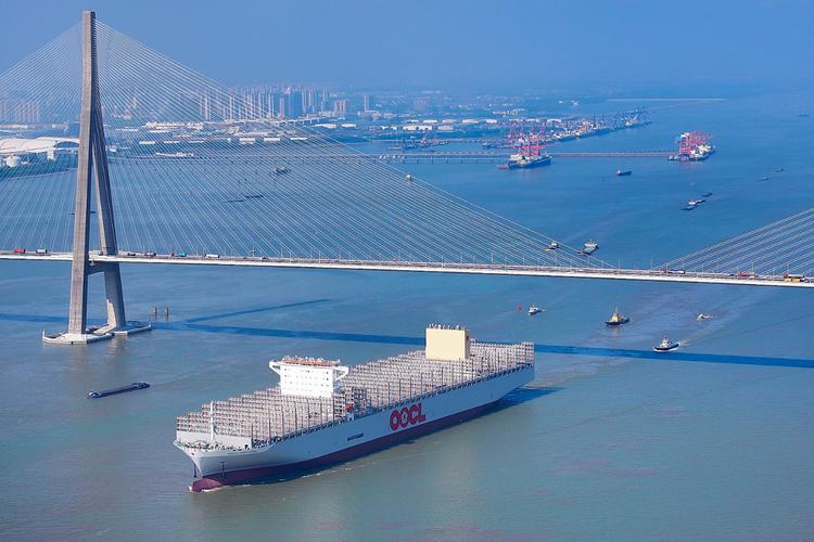 130米長(zhǎng)的貨運(yùn)船箱130米長(zhǎng)的貨運(yùn)船箱有多重