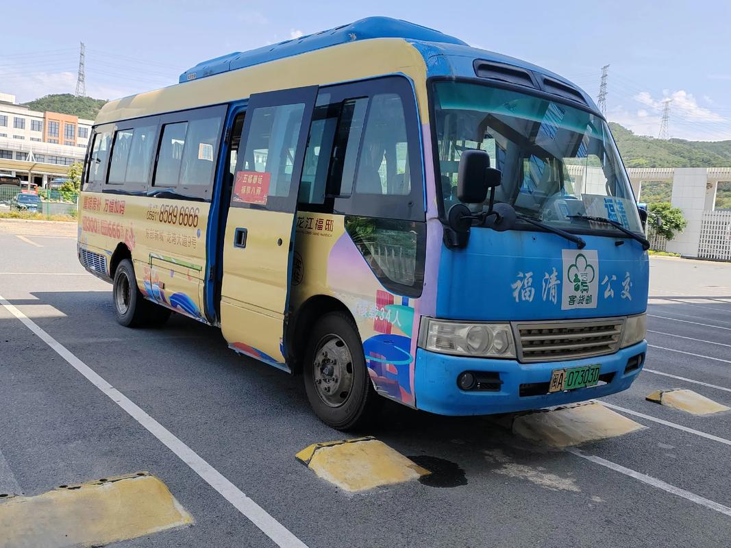 客貨運(yùn)公交貨運(yùn)公交車(chē)